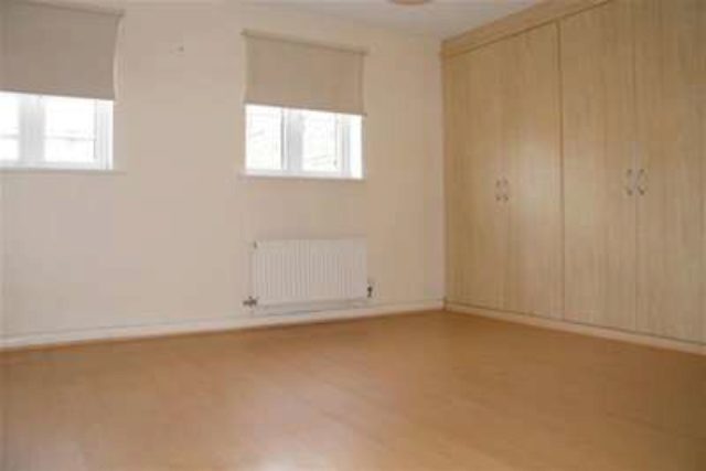  Image of 2 bedroom Flat to rent in Wade Court Cheltenham GL51 at Cheltenham, GL51 6NL